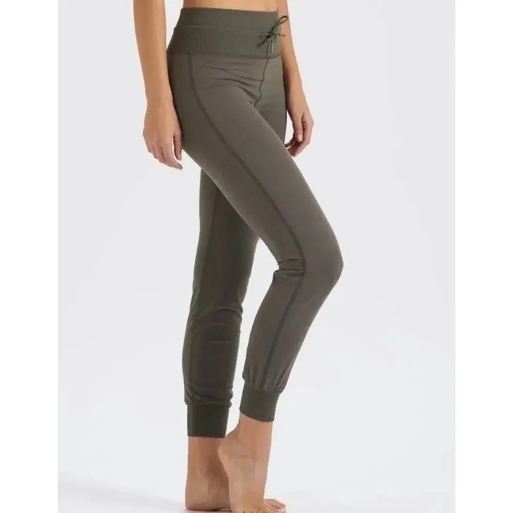Vuori Women's Large "Daily Jogger" in Oregano Green Athleisure Casual Soft